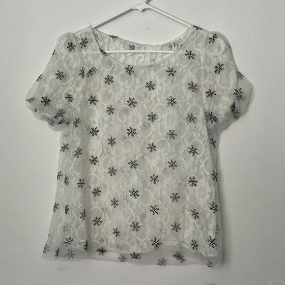 Snowflake and lace blouse - Picture 4 of 12